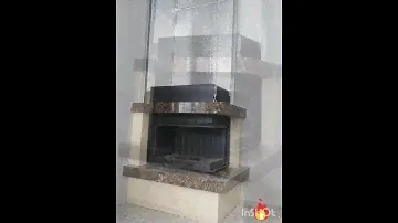 Каминная топка Kratki Olivia в облицовке из мрамора.